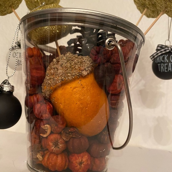 Halloween table decor with ornaments and pumpkin spice scented putka pods - Picture 13 of 16